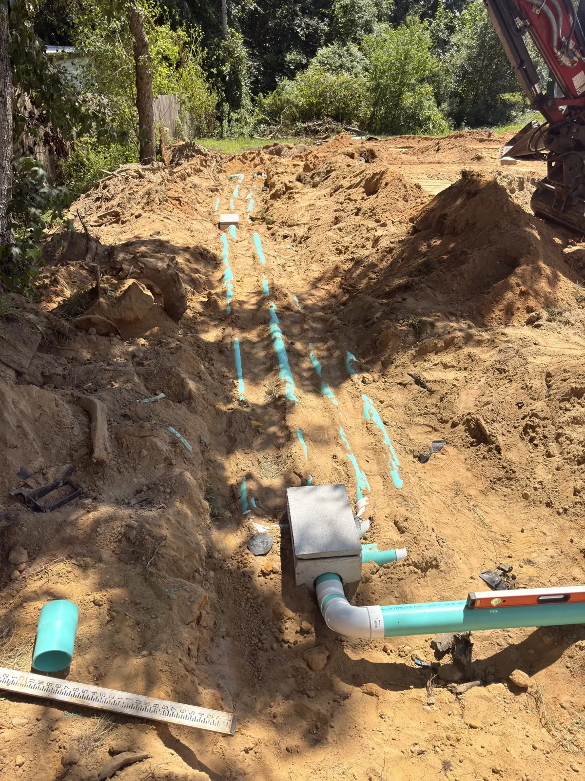 Distribution box with piping in a sandy trench
