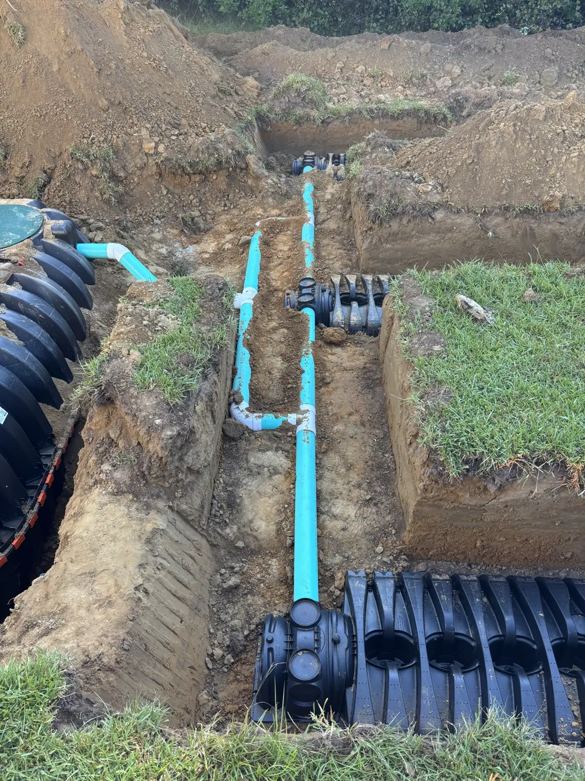 Pipe and chamber connection in an open trench